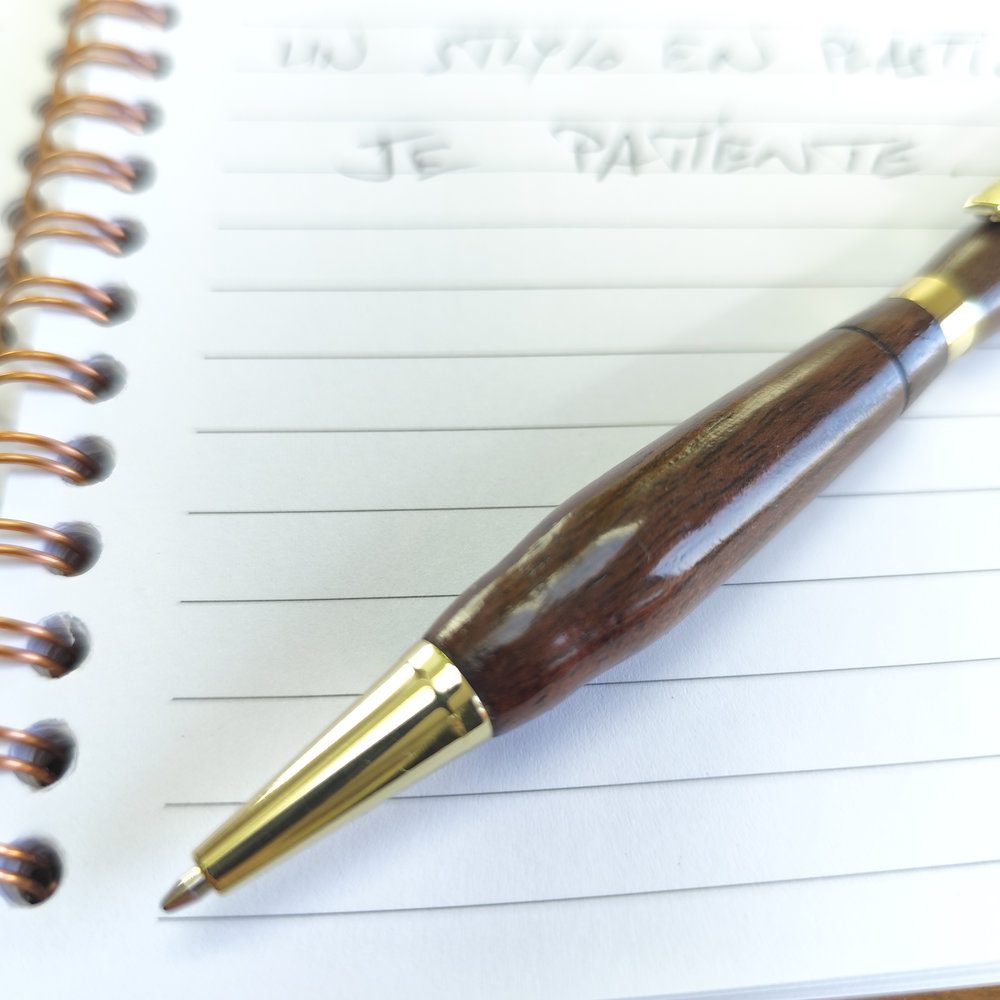 SN11- Stylo artisanal en bois de Noyer – Image 2