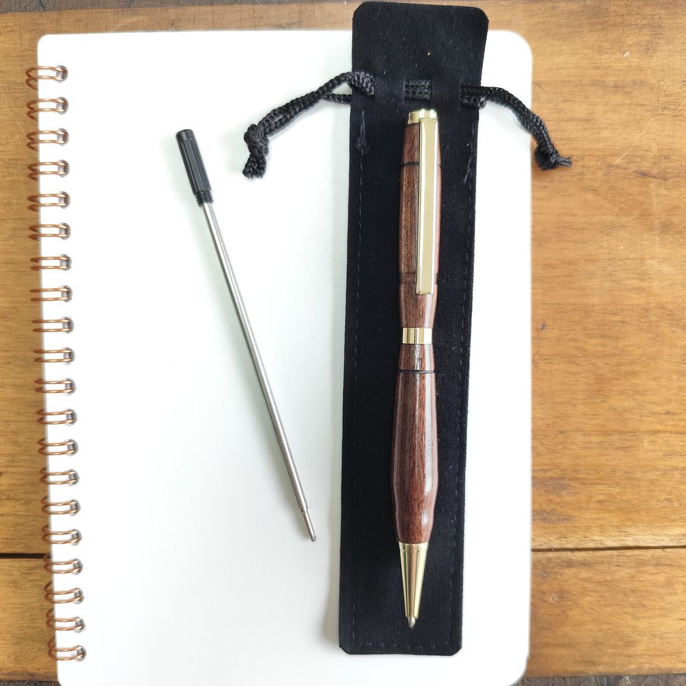 SN11- Stylo artisanal en bois de Noyer – Image 4