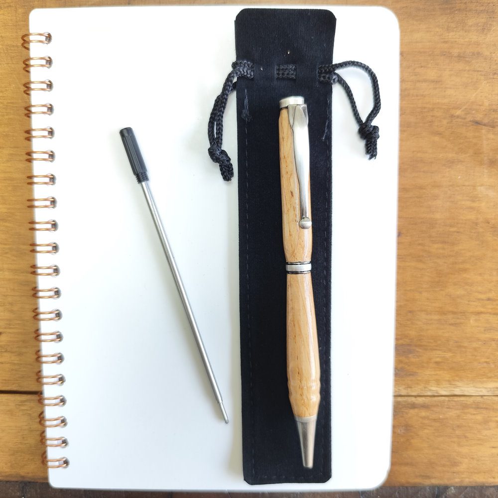 SC10- Stylo artisanal en bois de chêne – Image 4