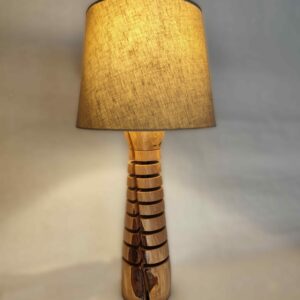 Lampe artisanale en bois massif